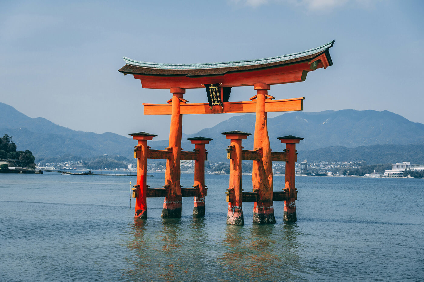 Đền Fushimi Inari với hàng ngàn cổng torii đỏ rực, Kyoto