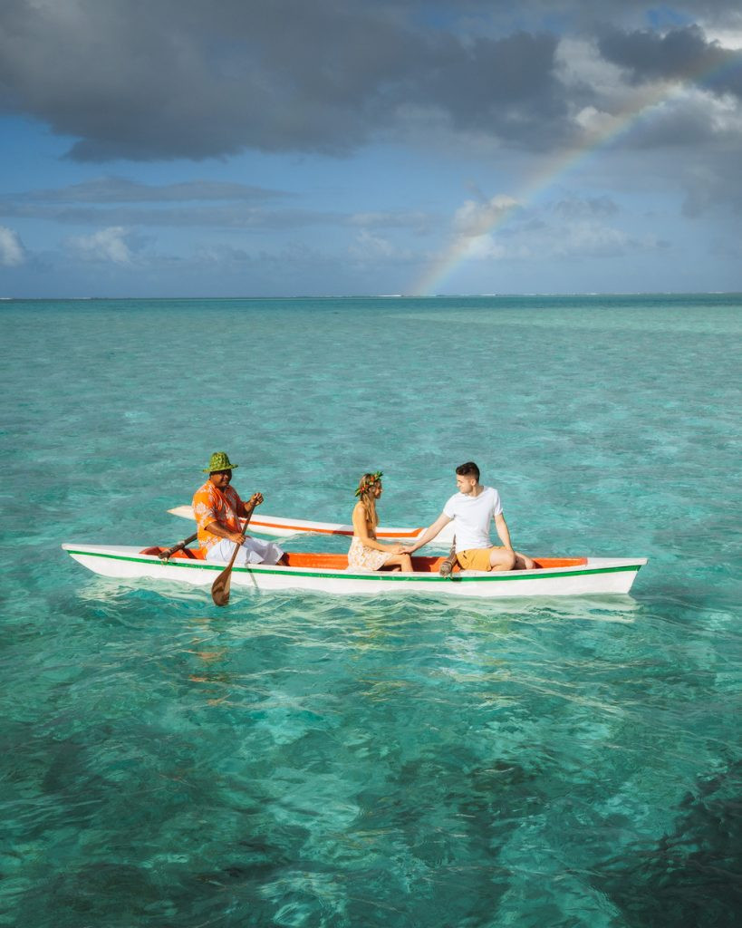 Chèo thuyền buổi sáng tại Le Taha’a Island Resort & Spa