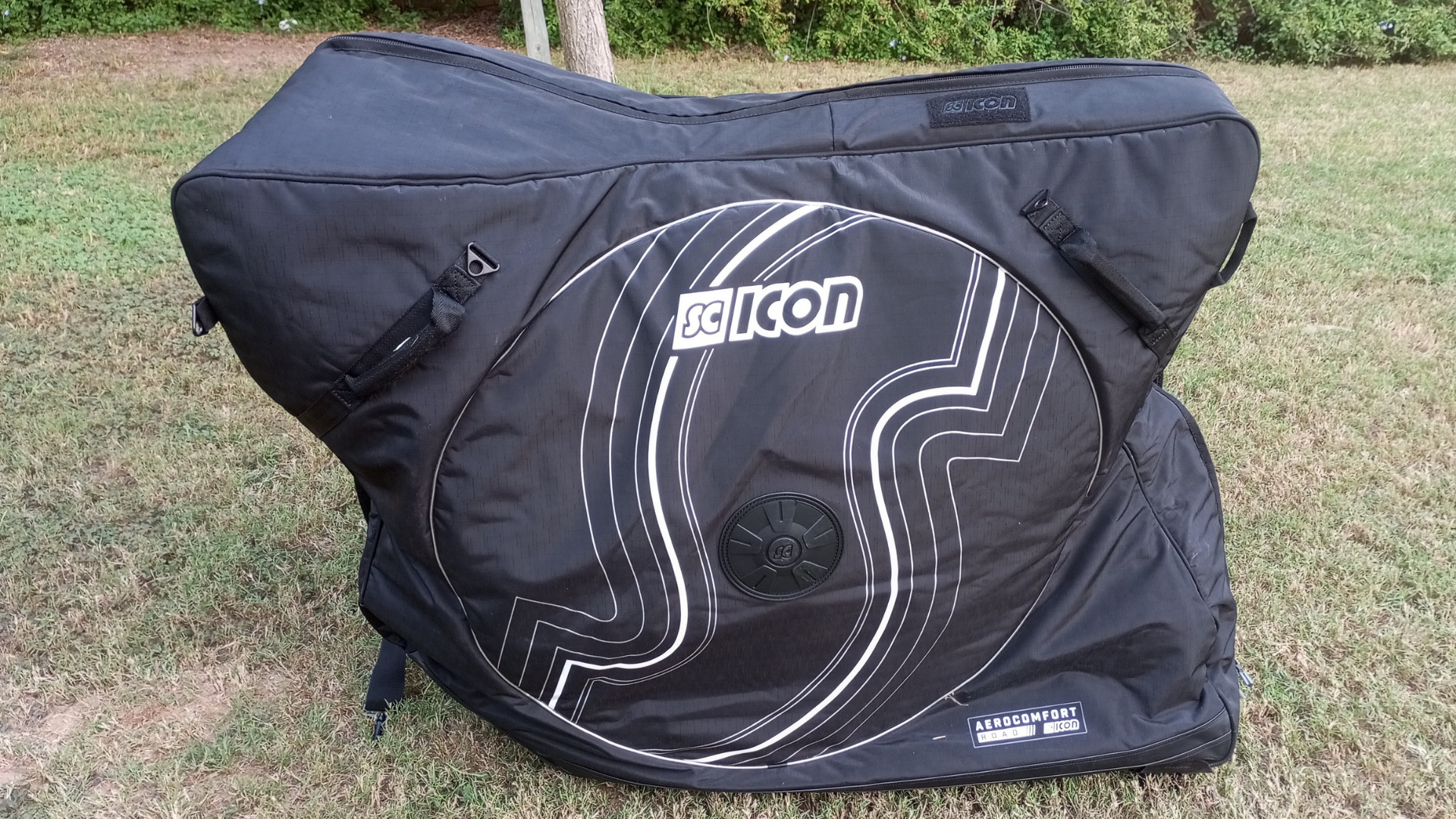 Túi đựng xe đạp Scicon Aerocomfort 3.0 với chiếc xe đạp được đóng gói gọn gàng bên trong