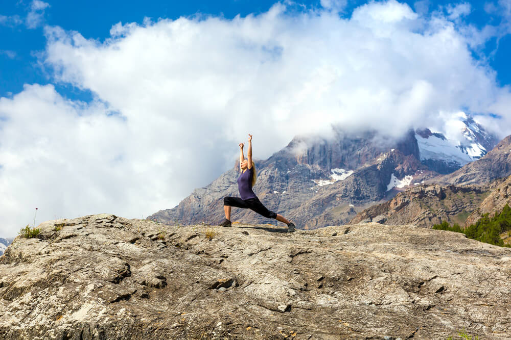 Thảm tập yoga gấp gọn du lịch trên núi