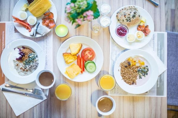 Bữa sáng kiểu Iceland, bao gồm cả dầu cá tuyết.