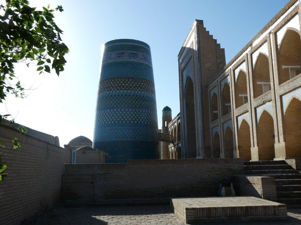 Khám phá Khiva vào sáng sớm với kiến trúc Hồi giáo độc đáo