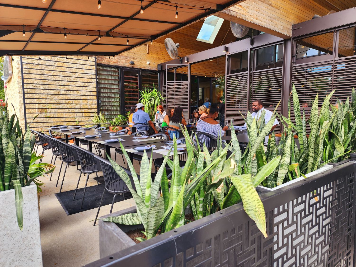 Thực đơn đa dạng tại Traveler's Table