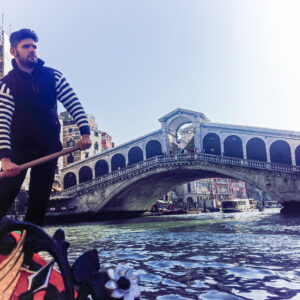 Kênh đào Venice thơ mộng với những chiếc thuyền gondola