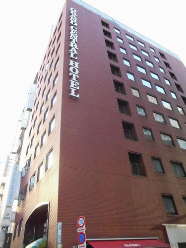 Khách sạn Grand Central Hotel với các phòng tắm được trang bị đầy đủ tiện nghi.
