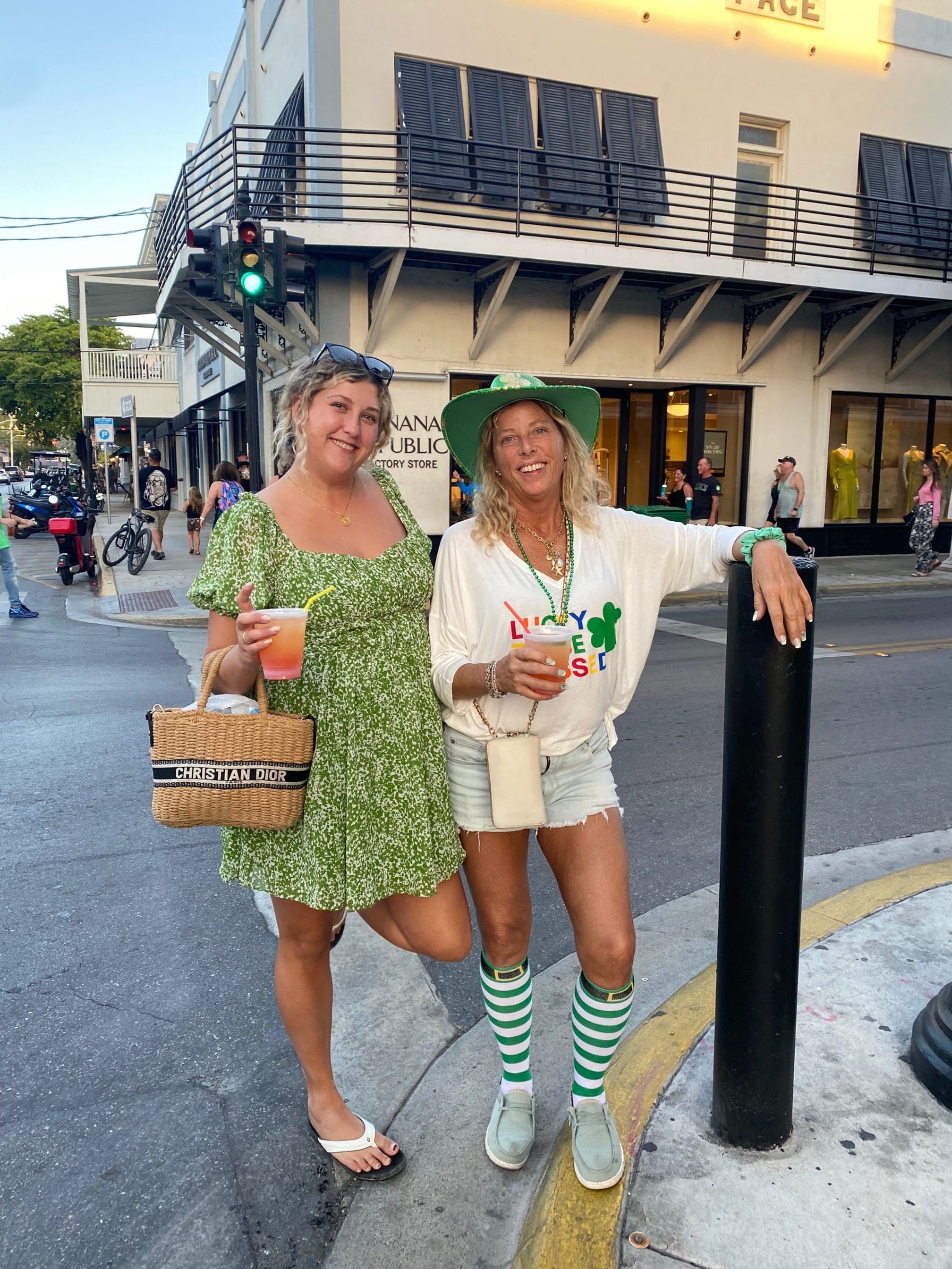 Du khách chèo thuyền kayak khám phá vẻ đẹp thiên nhiên của Key West