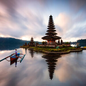 Bali, Indonesia, điểm đến du lịch hàng đầu thế giới với vẻ đẹp tự nhiên đa dạng và văn hóa độc đáo.