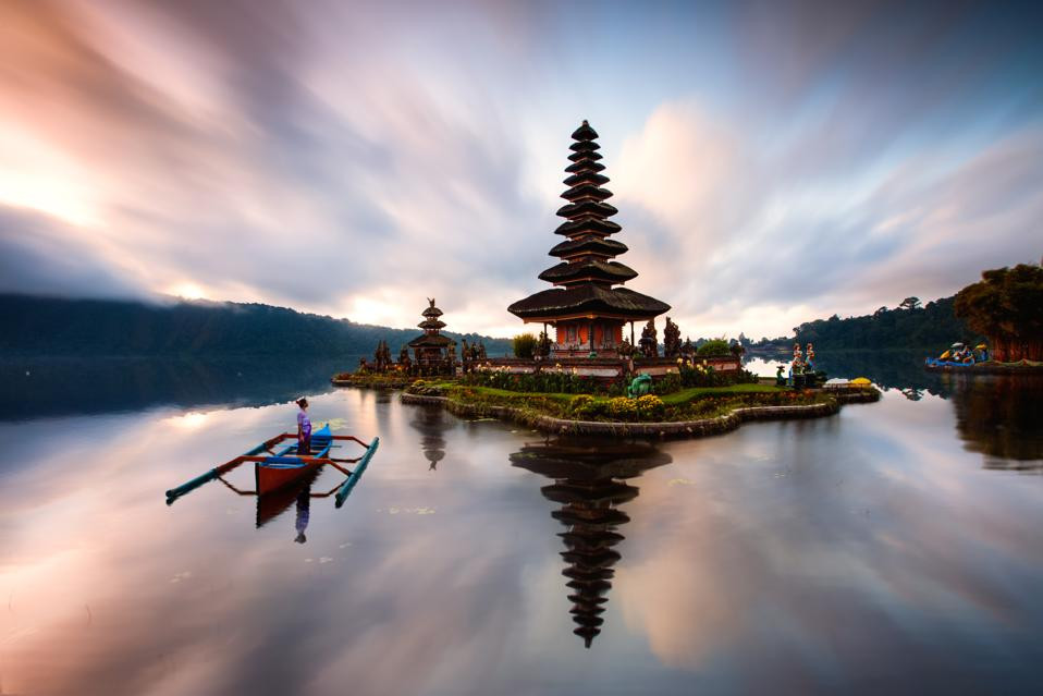 Bali, Indonesia, điểm đến du lịch hàng đầu thế giới với vẻ đẹp tự nhiên đa dạng và văn hóa độc đáo.