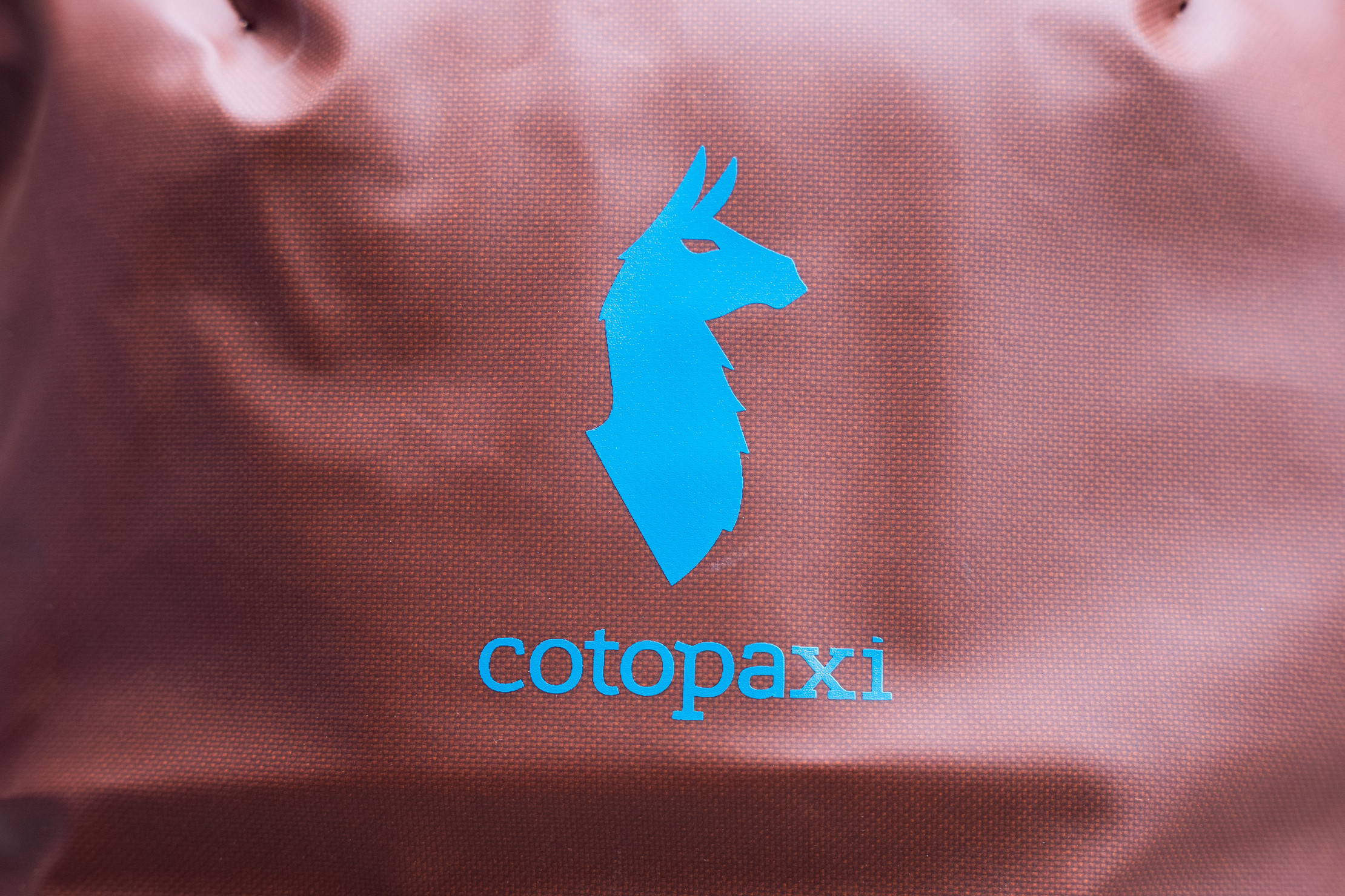 Logo Cotopaxi Allpa 28L Travel Pack