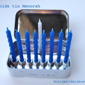 Menorah sáng tạo từ hộp kẹo Altoids, giải pháp du lịch nhỏ gọn