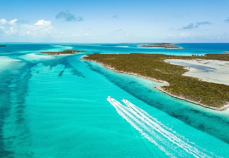 Bãi biển Exumas, Bahamas với làn nước trong xanh