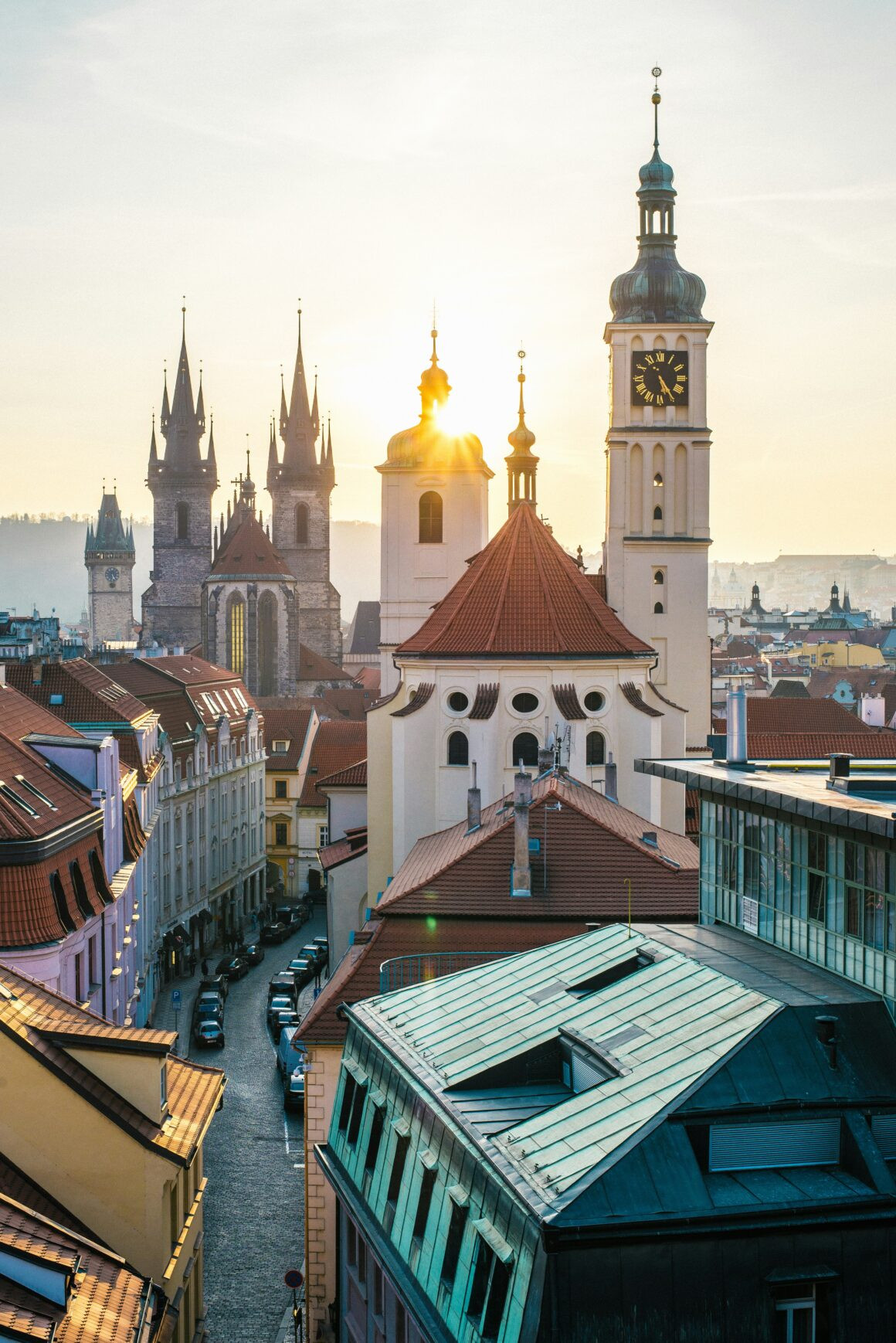 Ánh nắng chiếu vào nhà thờ ở Prague, Cộng hòa Séc