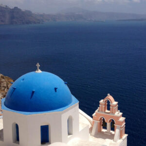 Nhà thờ mái vòm xanh Santorini