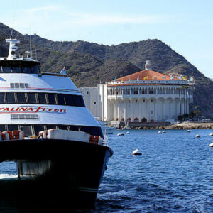 Phà Catalina Express di chuyển trên biển