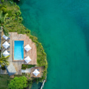Bãi biển cát trắng tuyệt đẹp ở Zanzibar với làn nước trong xanh