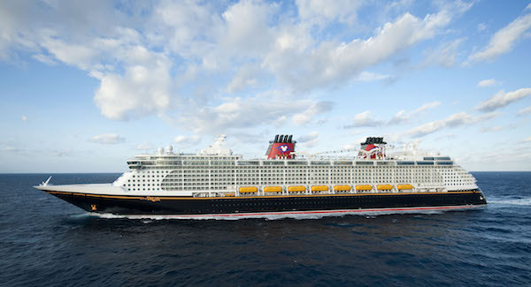 Castaway Cay - Hòn đảo riêng của Disney ở Bahamas, nơi du khách có thể tận hưởng những bãi biển tuyệt đẹp và gặp gỡ các nhân vật Disney