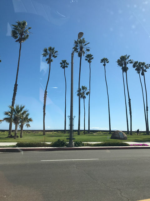Biển Santa Barbara vào một ngày nắng đẹp.