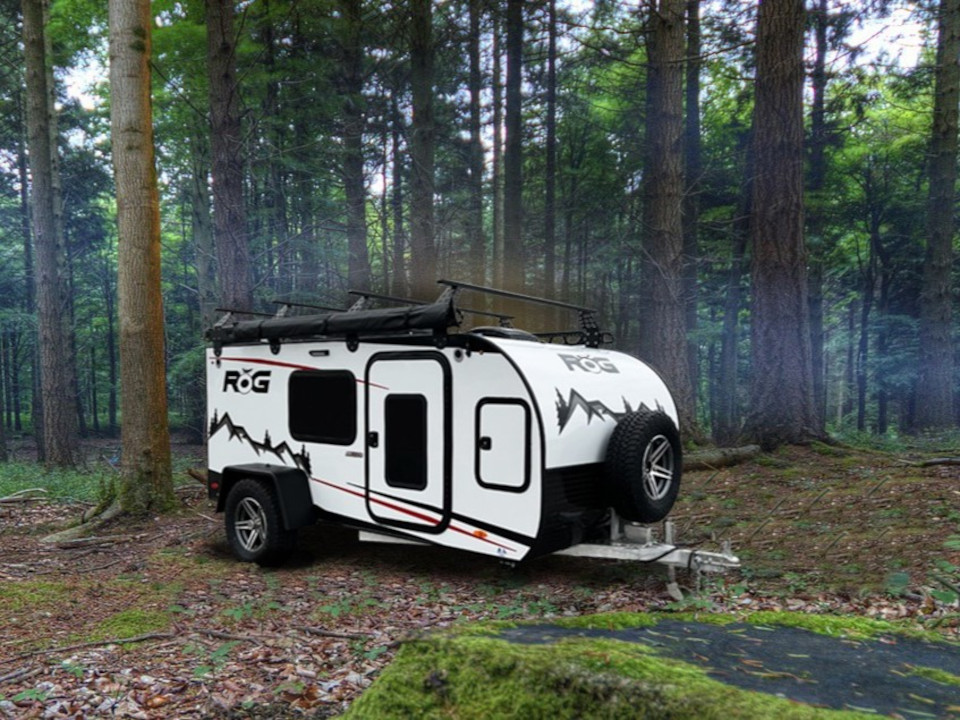 trailer-camping-family