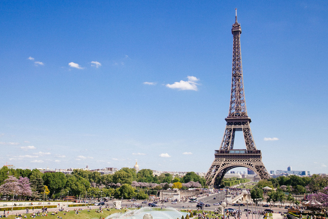 Khung cảnh lãng mạn của tháp Eiffel, Paris, Pháp