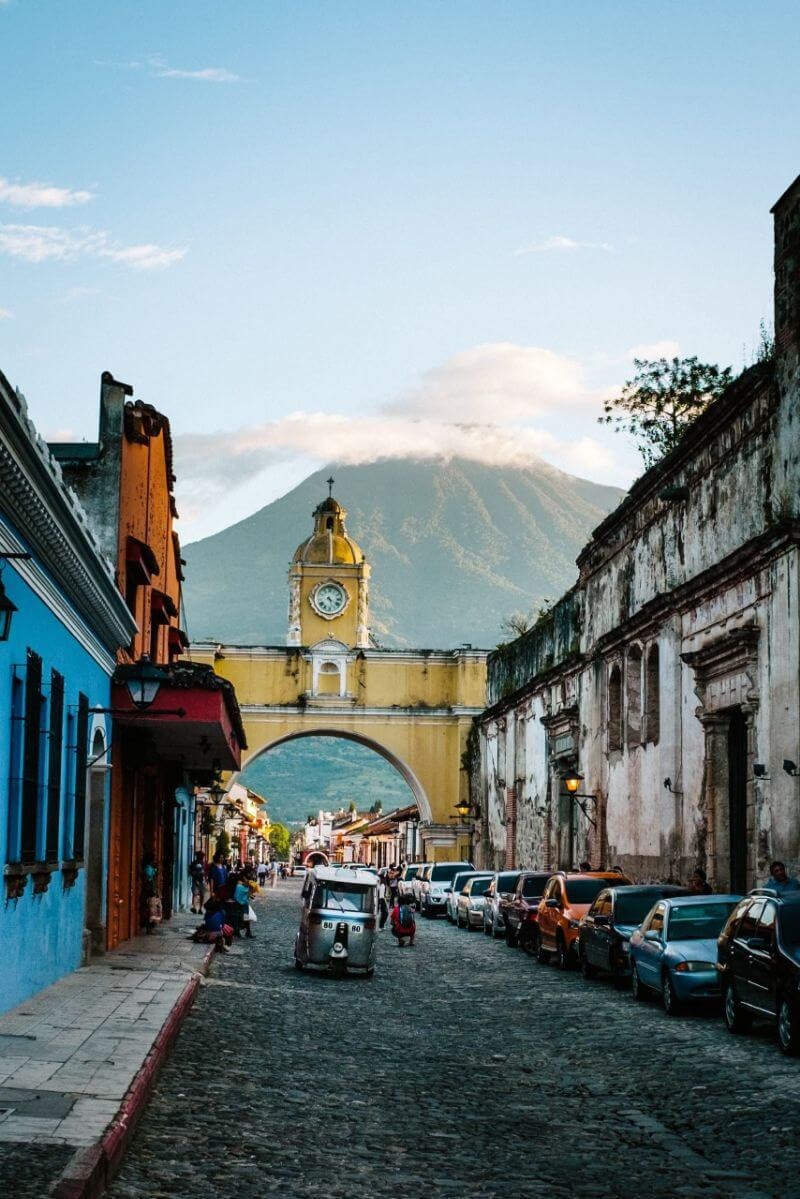 Thành phố cổ Antigua lúc hoàng hôn