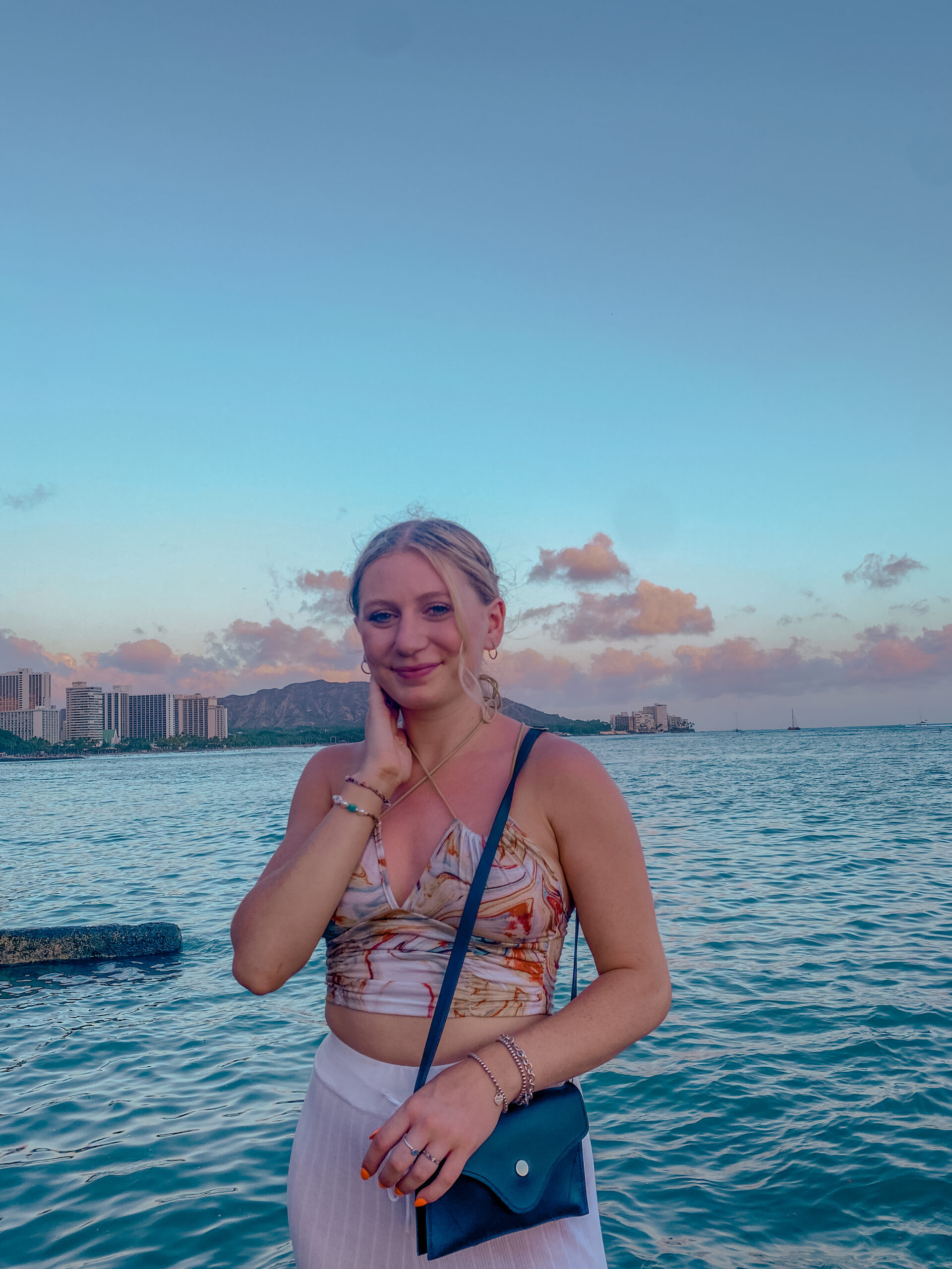 Hai chị em Maggie và Kate trong chuyến đi Hawaii