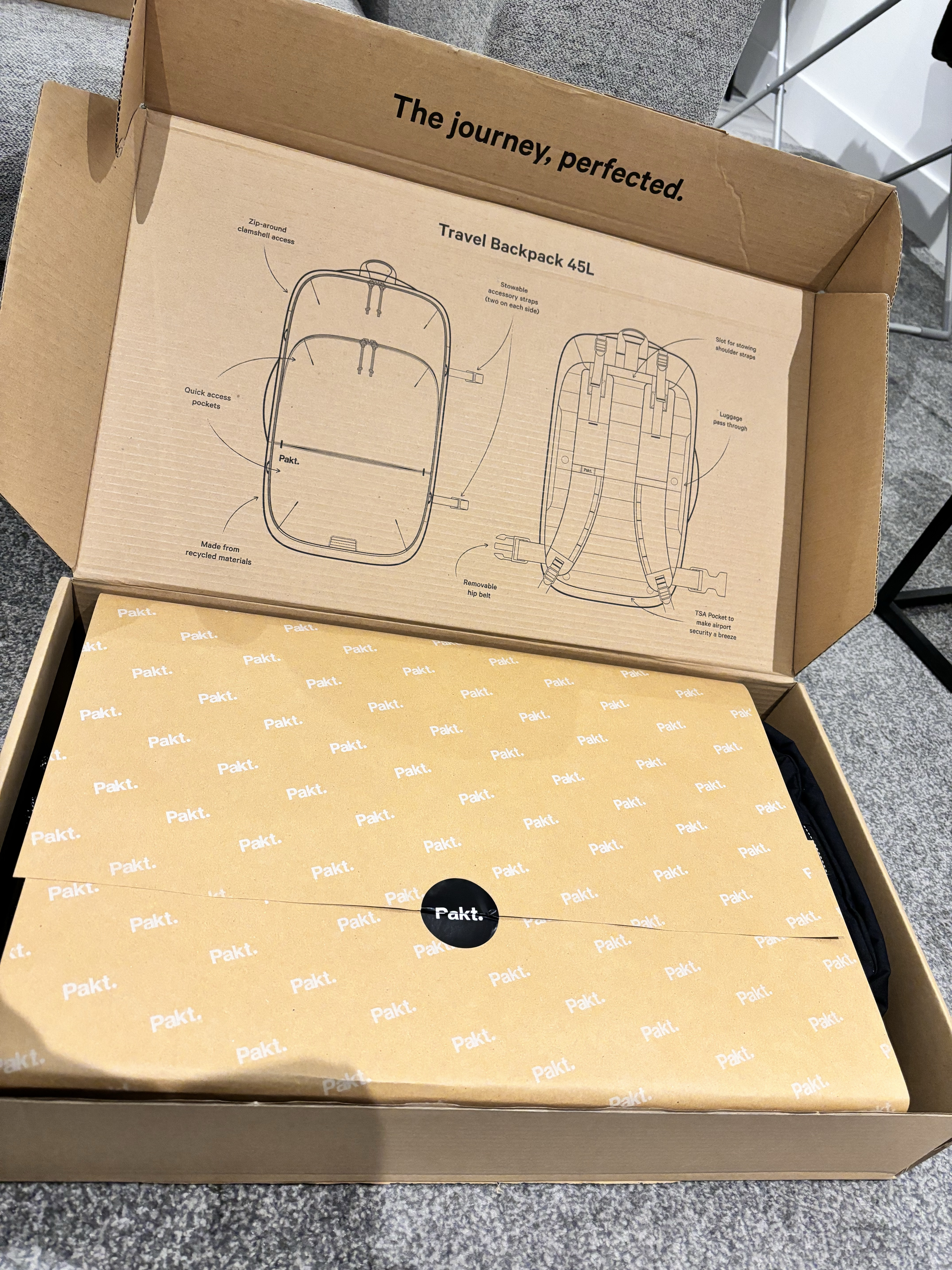 Pakt Travel Backpack nhiều ngăn chứa đồ