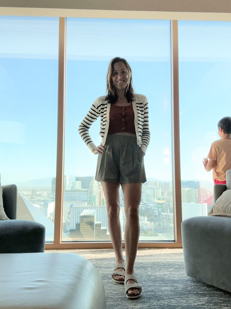 Bộ áo sơ mi và quần short du lịch