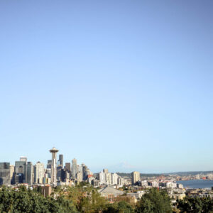Toàn cảnh Seattle từ Kerry Park, với Space Needle và núi Rainier phía xa