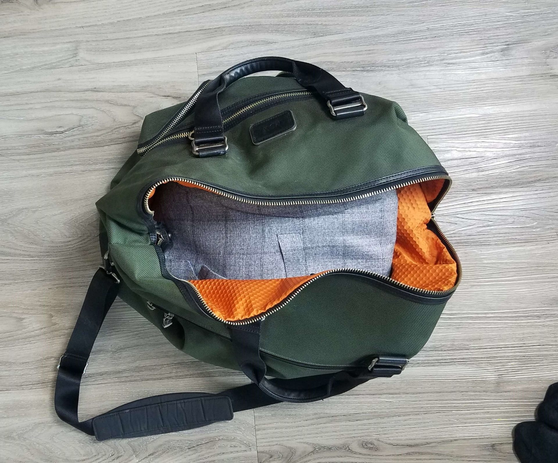 Đảm bảo bộ suit luôn phẳng phiu và sẵn sàng cho mọi sự kiện quan trọng