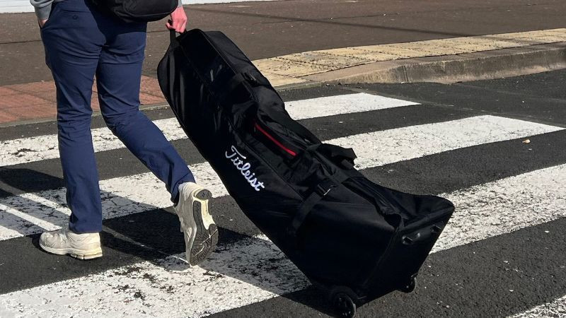 Titleist Players Travel Cover tại sân bay