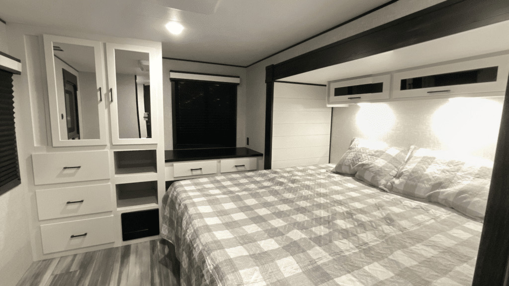Jayflight380dqs Travel Trailers With King Bed