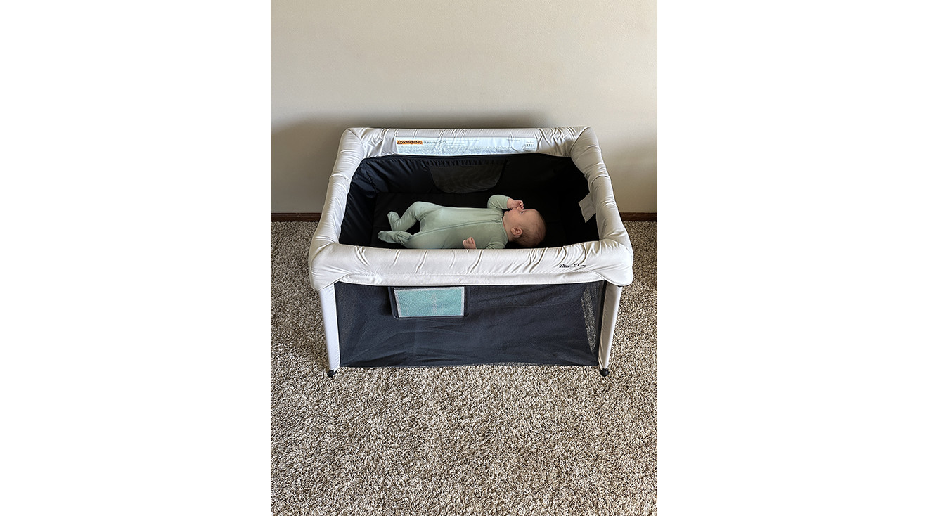 Jennifer W. đánh giá nôi du lịch Silver Cross Sleep & Go Travel Crib