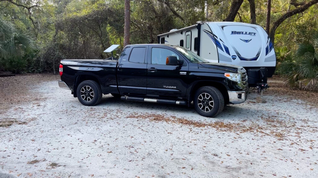 Bullet RV Travel Trailers dễ dàng được kéo bởi các loại xe bán tải cỡ vừa