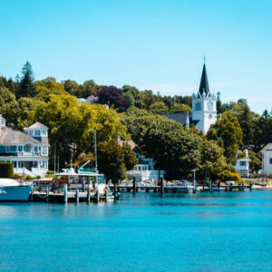 Đảo Mackinac, Michigan với kiến trúc cổ điển và xe ngựa