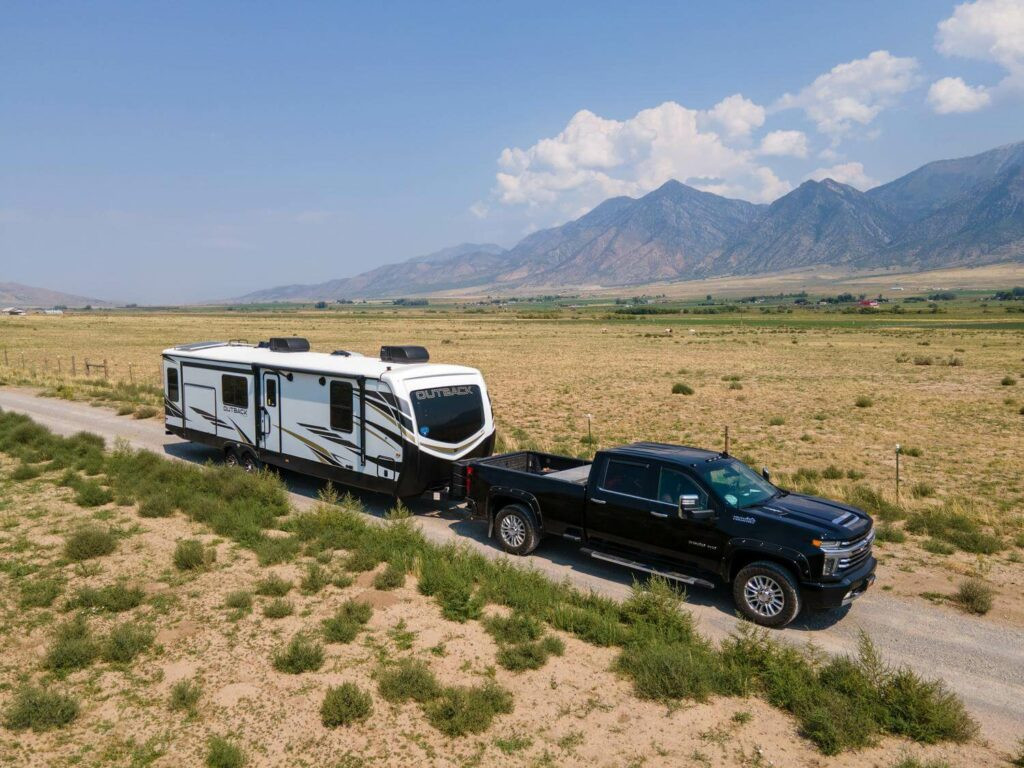Xe tải kéo xe cắm trại Keystone Outback