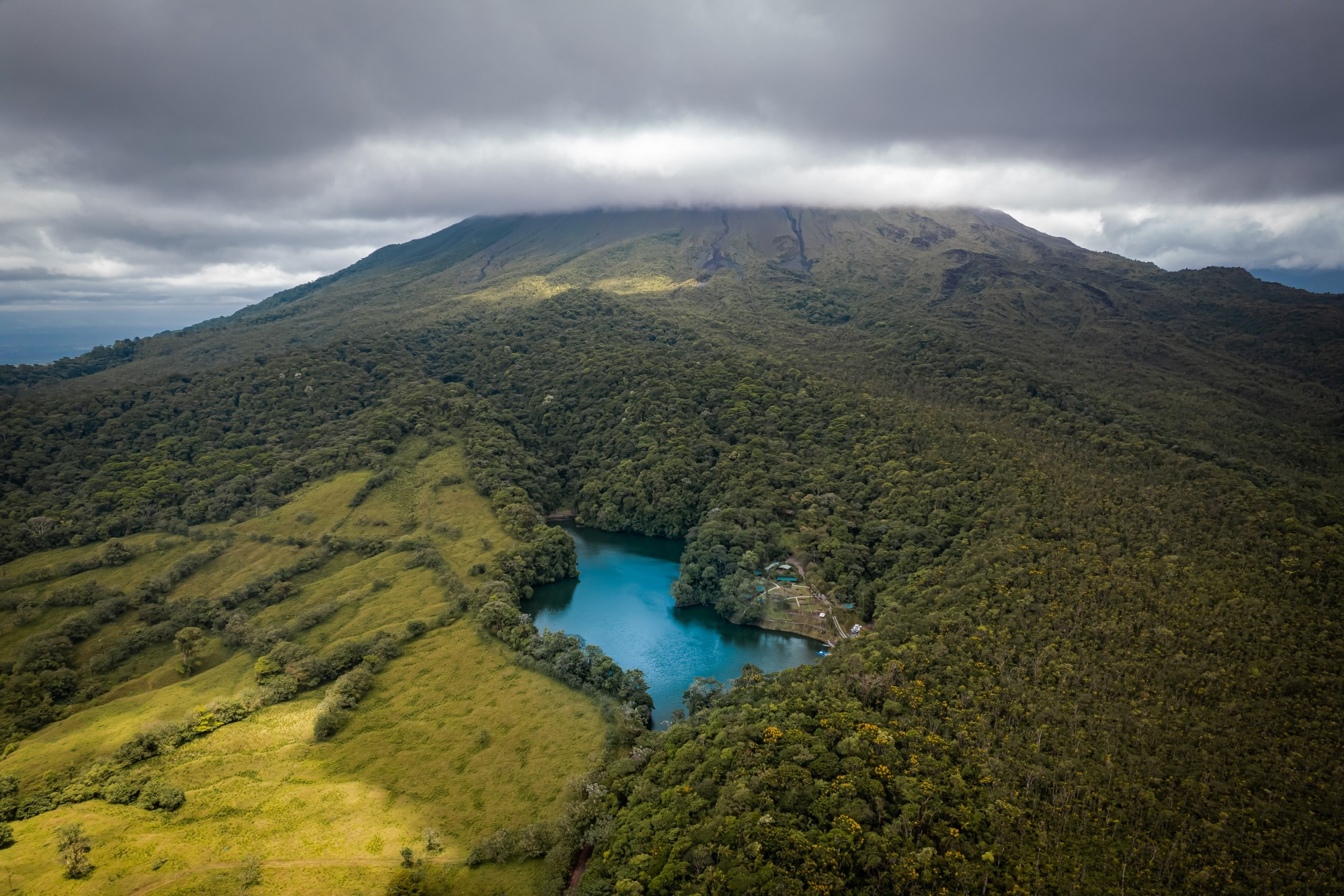 Bãi biển cát trắng ở Costa Rica