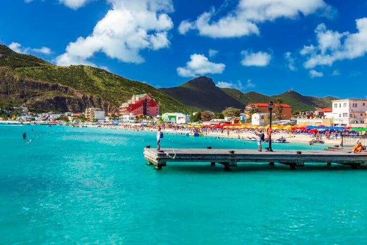 Bãi biển Philipsburg, St Maarten nhìn từ bãi biển.
