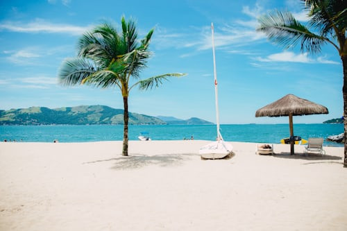 AARP Travel mang đến những chuyến du lịch nghỉ dưỡng thư giãn tại các bãi biển tuyệt đẹp.