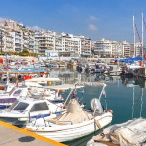Cảng Piraeus nhộn nhịp ở Athens