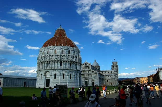 Tháp nghiêng Pisa, một trong những điểm đến nổi tiếng nhất của Tuscany.