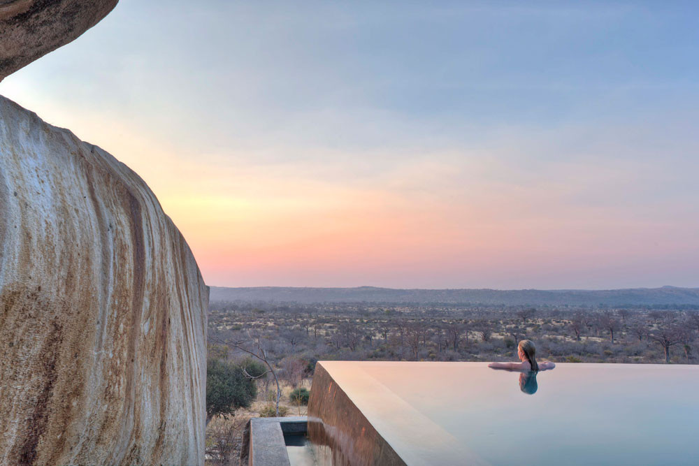 Hồ bơi tại Jabali Ridge, Ruaha National Park / Ảnh: Asilia Africa, chuyến đi săn sang trọng ở Châu Phi, Tanzania