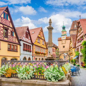 Góc nhìn toàn cảnh thị trấn Rothenburg, Đức với những mái nhà đỏ tươi và kiến trúc cổ kính