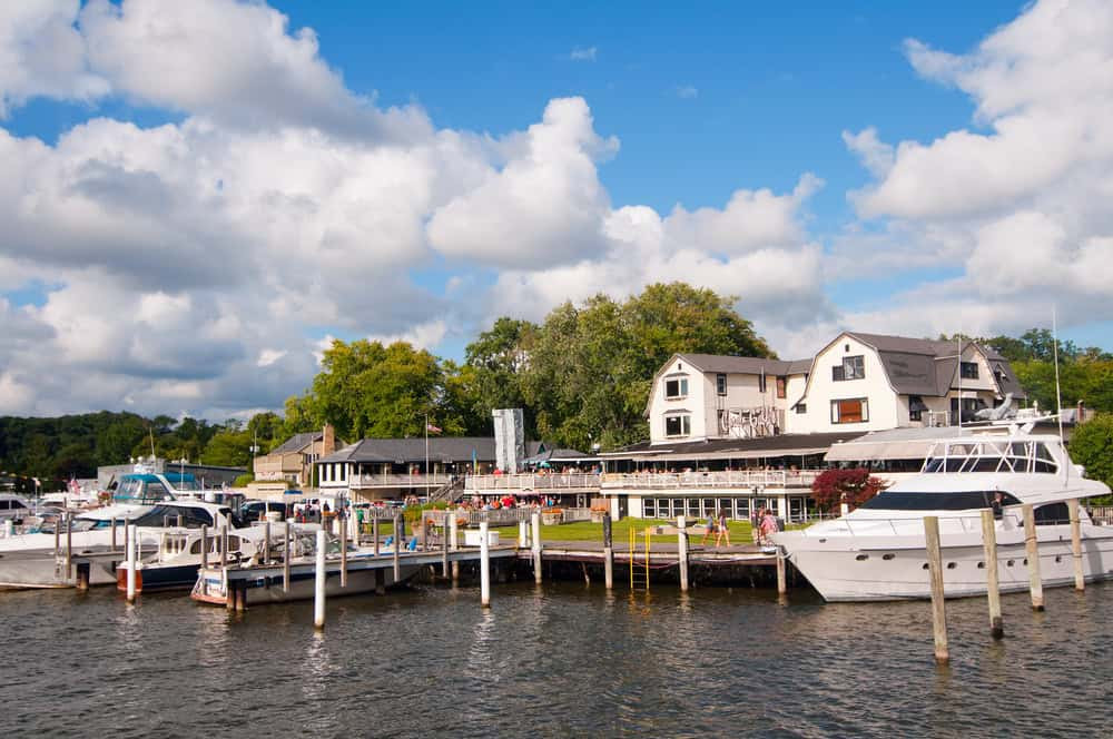 Khung cảnh thanh bình của Saugatuck nhìn từ trên cao