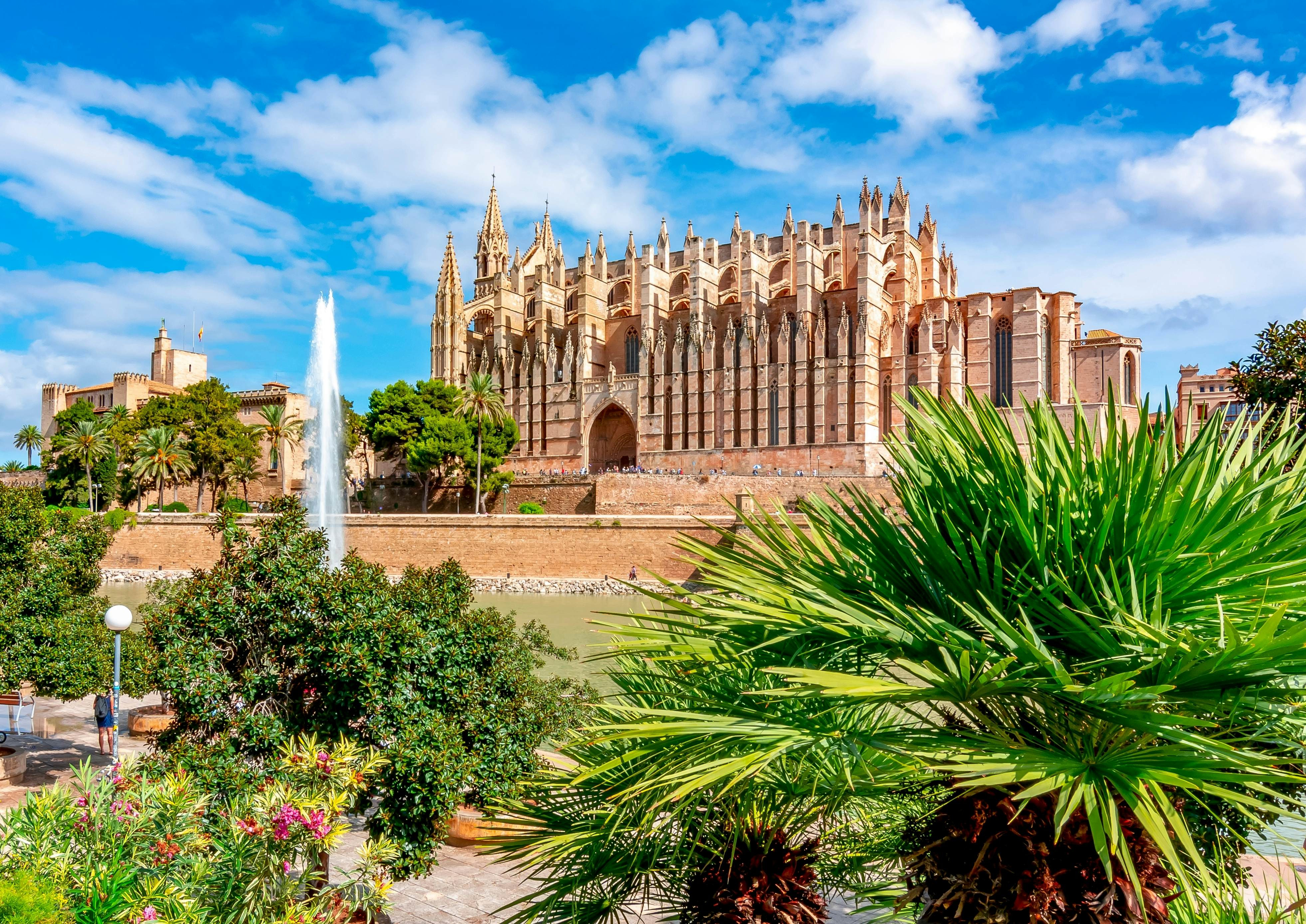 Nhà thờ Santa Maria of Palma (La Seu) ở Palma de Mallorca, Tây Ban Nha.