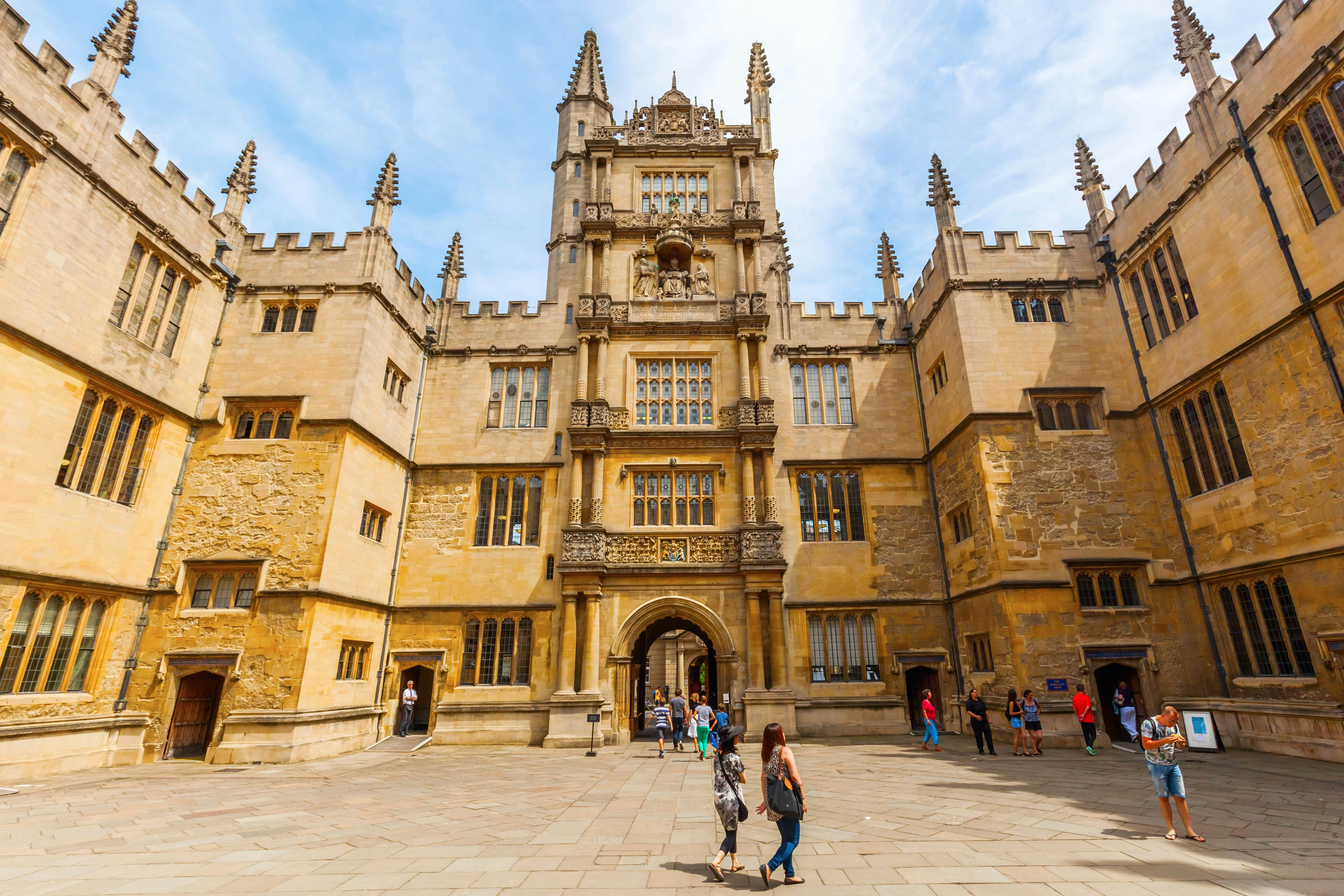 Thư viện Bodleian, một trong những thư viện lâu đời nhất ở Châu Âu