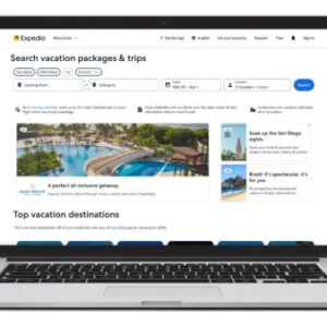 Laptop hiển thị trang tìm kiếm gói du lịch của Expedia