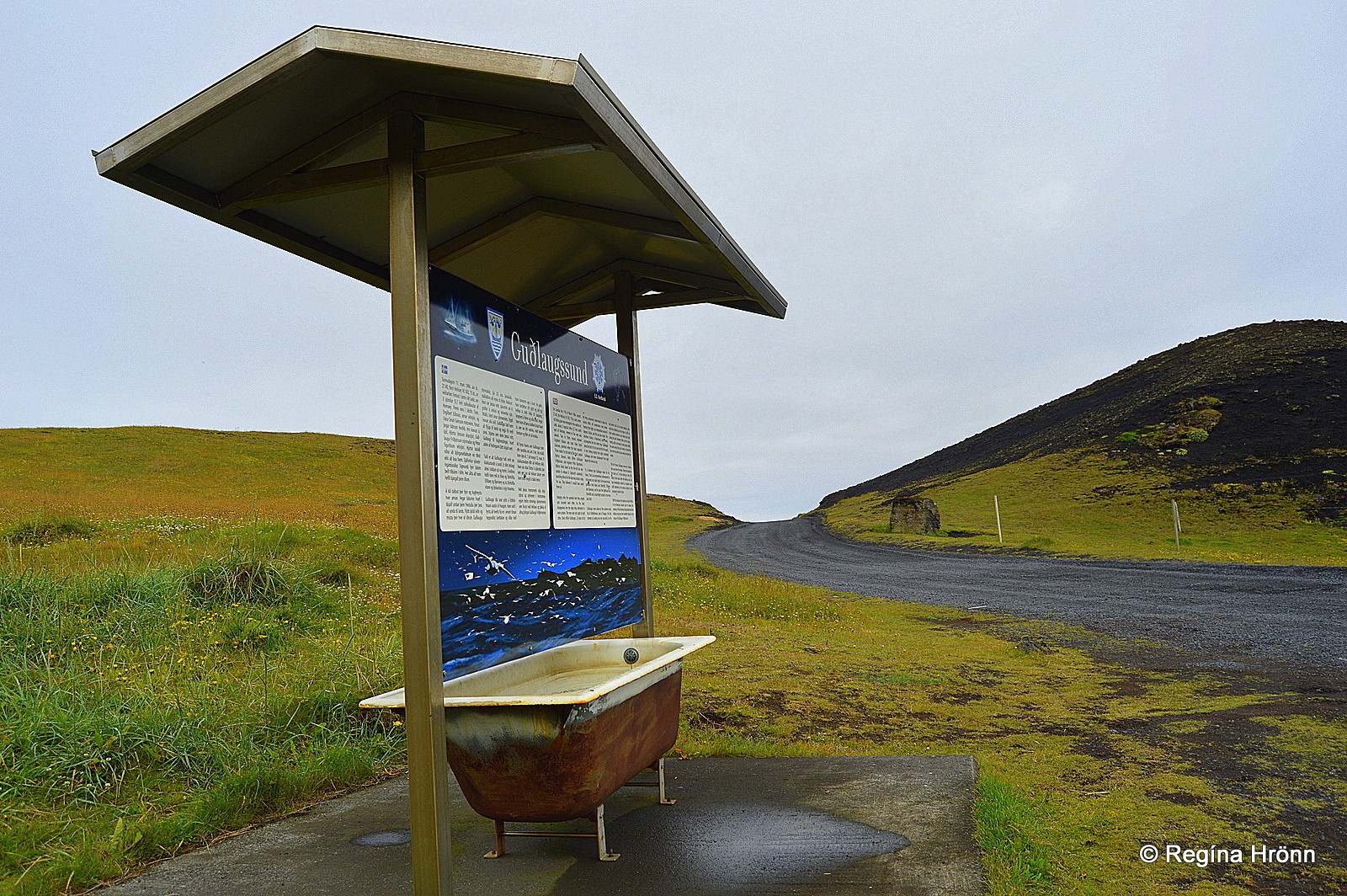 Lặn biển ở Silfra, Iceland.