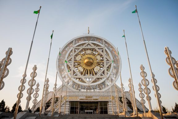 Thủ đô Ashgabat, Turkmenistan với kiến trúc độc đáo và những công trình kỷ niệm ấn tượng
