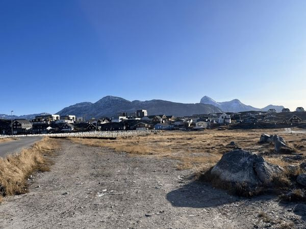 Toàn cảnh Nuuk, Greenland nhìn từ trên cao. Ảnh: Thea de Gallier