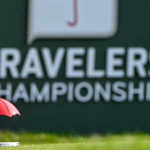 Sân golf với cờ Travelers Championship
